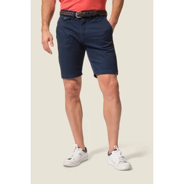 Sötétkék rövidnadrág övvel